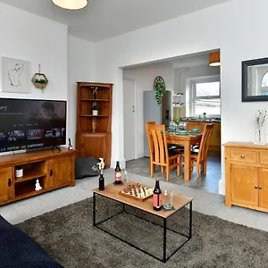  Apartment Spacious 2 Bedroom In The Heart
